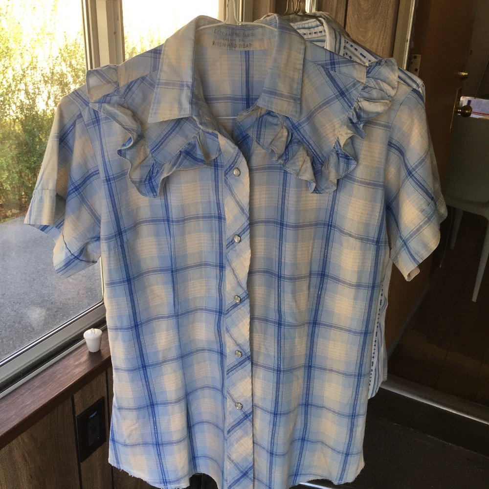 Vintage Western Wear Women's Shirt. Blue / Off-White / Silver Thread.